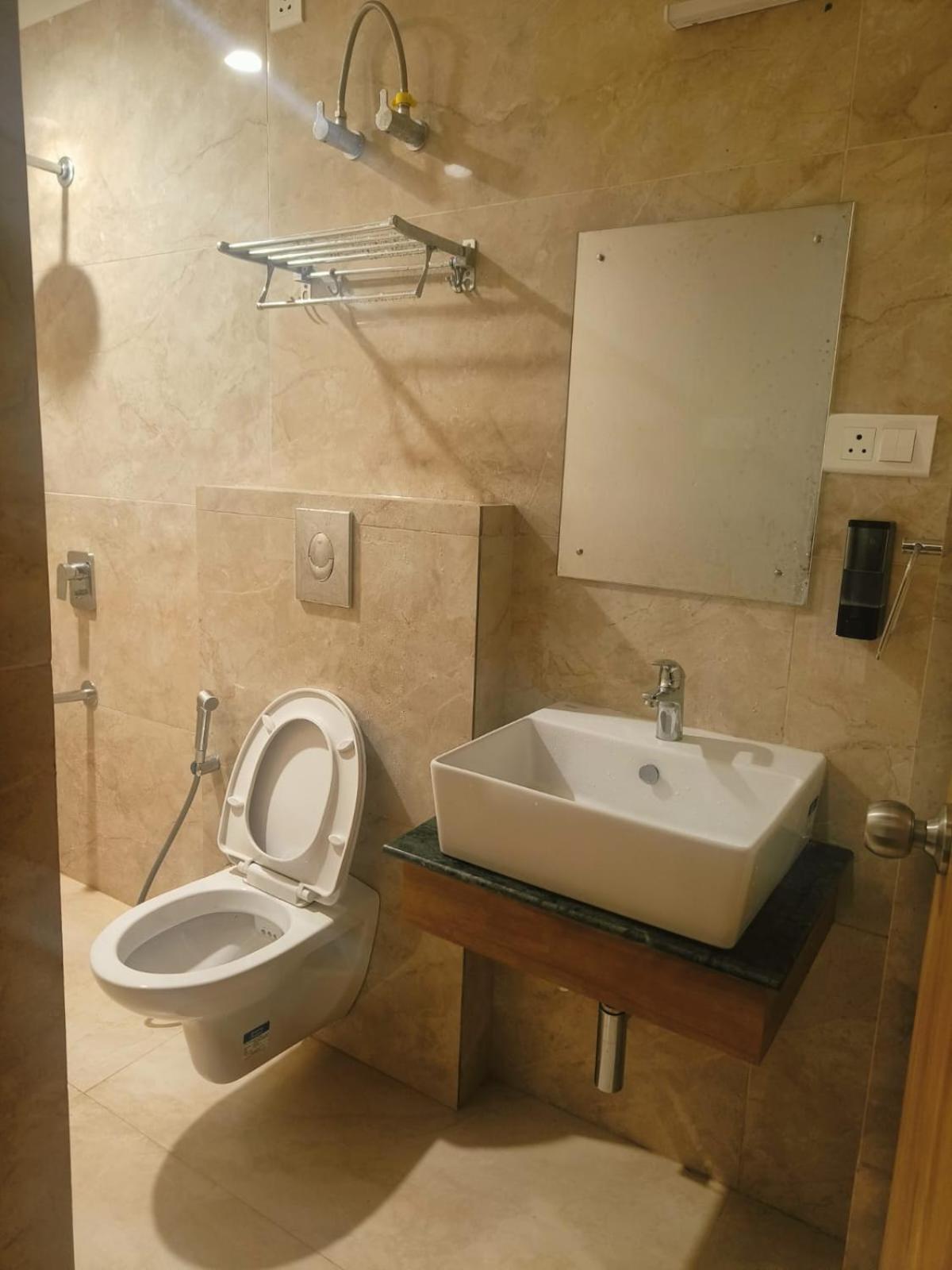 Hotel Abode Шиллонг Экстерьер фото